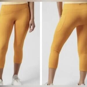 Athleta Capri Ultimate Stash Il Capri - Radiant Sunrise - Medium